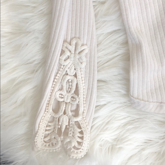 Cute hollister long sleeve shirt. - Picture 2 of 3